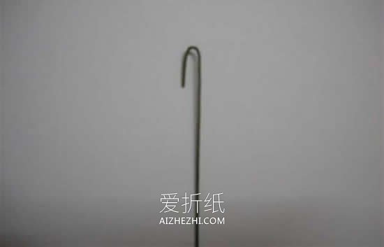 怎么用皱纹纸手工制作波斯菊的图解教程- www.aizhezhi.com