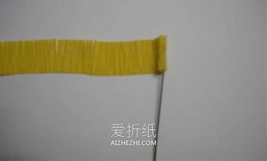 怎么用皱纹纸手工制作波斯菊的图解教程- www.aizhezhi.com