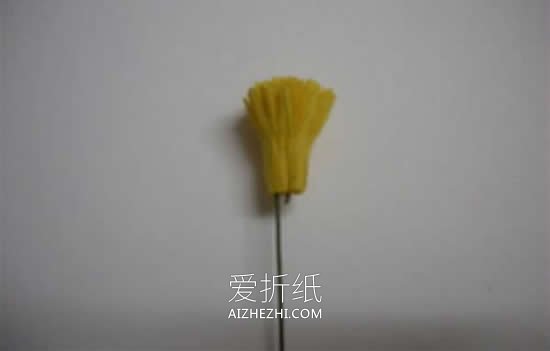 怎么用皱纹纸手工制作波斯菊的图解教程- www.aizhezhi.com