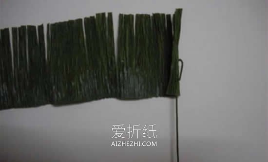 怎么用皱纹纸手工制作波斯菊的图解教程- www.aizhezhi.com