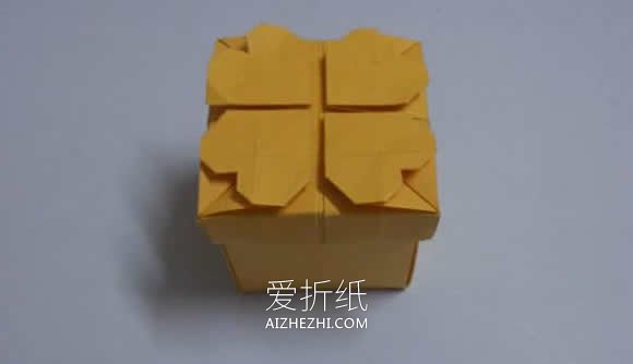 怎么折纸正方形四叶草礼品盒的折法图解- www.aizhezhi.com