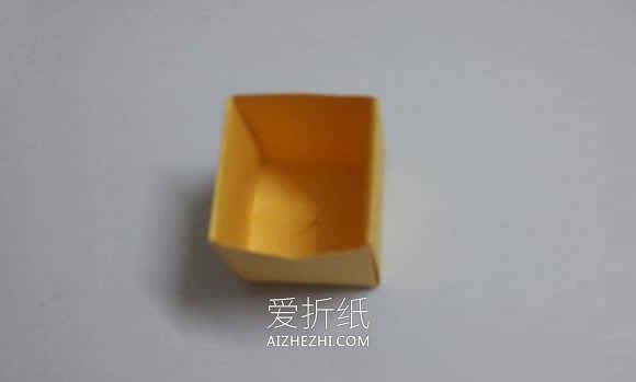 怎么折纸正方形四叶草礼品盒的折法图解- www.aizhezhi.com