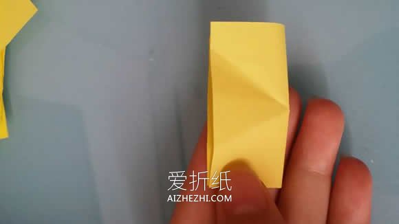 怎么用彩纸做山茶花的手工教程图解- www.aizhezhi.com