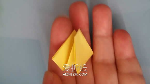 怎么用彩纸做山茶花的手工教程图解- www.aizhezhi.com