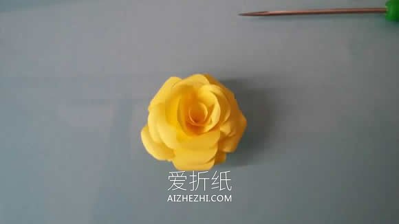 怎么用彩纸做山茶花的手工教程图解- www.aizhezhi.com