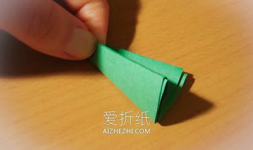 怎么用卡纸做圣诞树的简单手工教程- www.aizhezhi.com