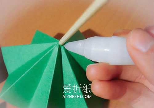 怎么用卡纸做圣诞树的简单手工教程- www.aizhezhi.com