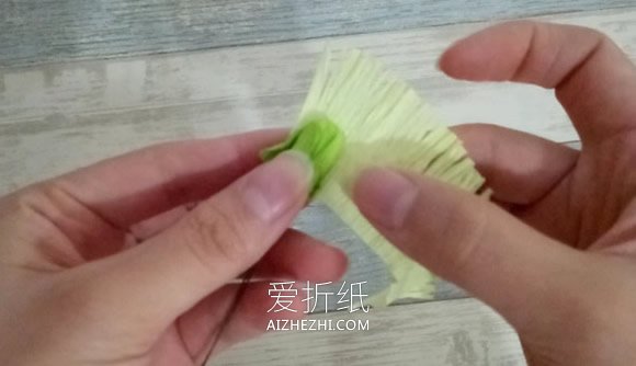 怎么做皱纹纸罂粟花的手工图解教程- www.aizhezhi.com