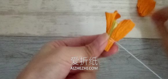 怎么做皱纹纸罂粟花的手工图解教程- www.aizhezhi.com