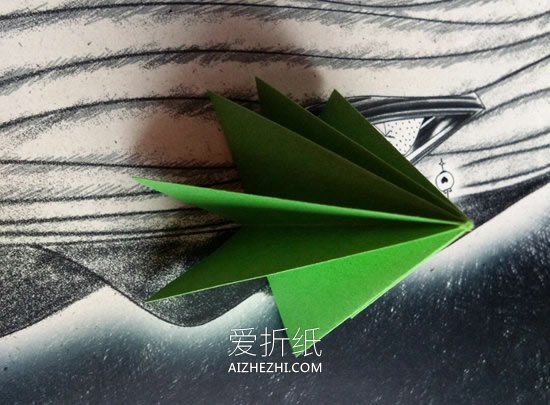 怎么简单折纸立体圣诞树的折法图解- www.aizhezhi.com