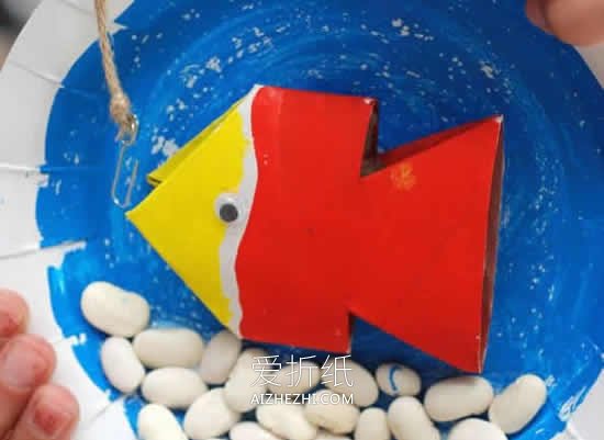 幼儿园怎么废物利用做钓鱼玩具的手工教程- www.aizhezhi.com