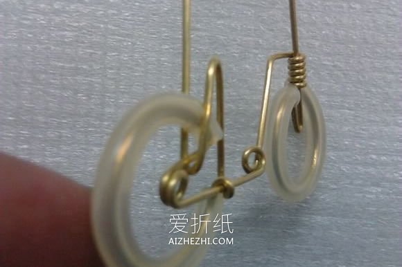 怎么用铜丝做迷你自行车模型的手工教程- www.aizhezhi.com