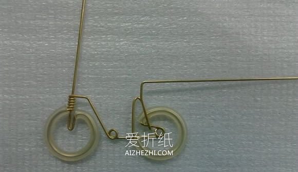 怎么用铜丝做迷你自行车模型的手工教程- www.aizhezhi.com