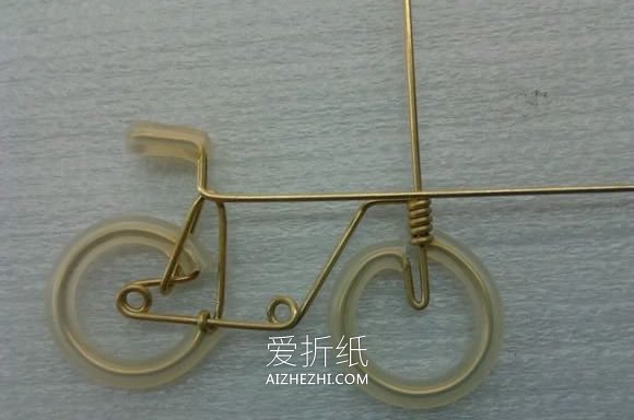 怎么用铜丝做迷你自行车模型的手工教程- www.aizhezhi.com