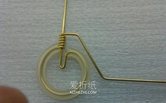 怎么用铜丝做迷你自行车模型的手工教程- www.aizhezhi.com