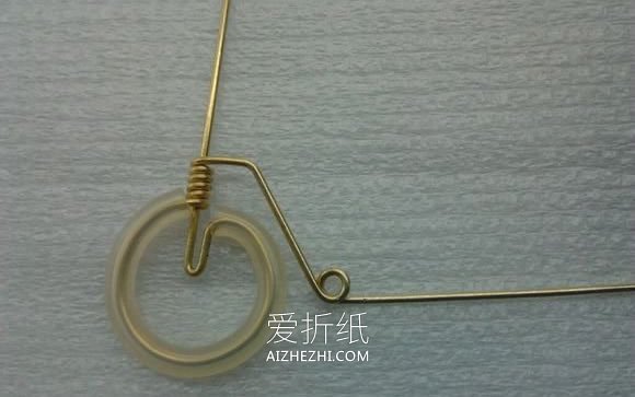 怎么用铜丝做迷你自行车模型的手工教程- www.aizhezhi.com