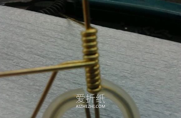 怎么用铜丝做迷你自行车模型的手工教程- www.aizhezhi.com