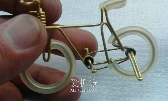 怎么用铜丝做迷你自行车模型的手工教程- www.aizhezhi.com