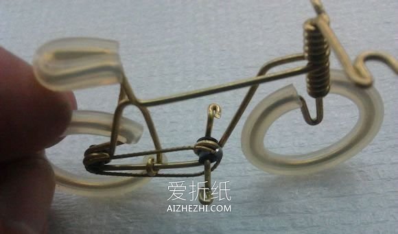 怎么用铜丝做迷你自行车模型的手工教程- www.aizhezhi.com