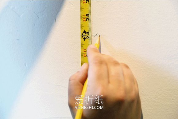 怎么用塑料条手工制作照片墙的方法图解- www.aizhezhi.com