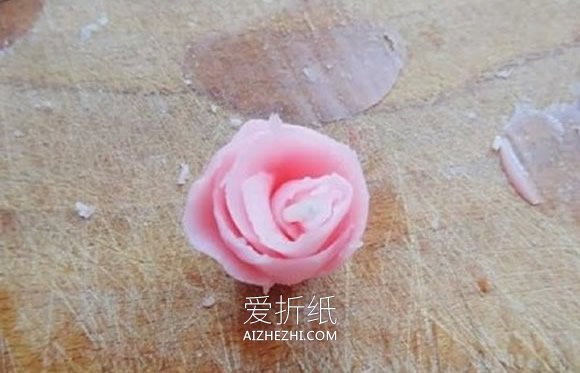 怎么手工做漂亮玫瑰花蜡烛的方法步骤- www.aizhezhi.com