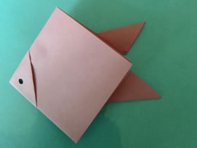 幼儿怎么简单折纸小金鱼的图解教程