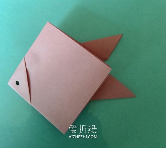 幼儿怎么简单折纸小金鱼的图解教程- www.aizhezhi.com