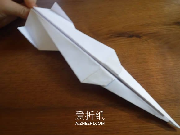 怎么折纸飞得又快又稳的纸飞机的折法步骤图- www.aizhezhi.com