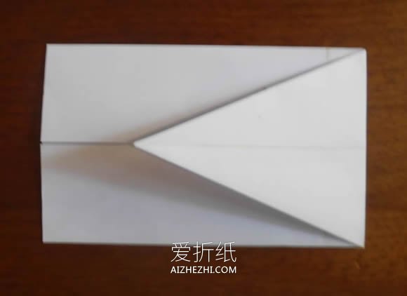 怎么折纸飞得又快又稳的纸飞机的折法步骤图- www.aizhezhi.com