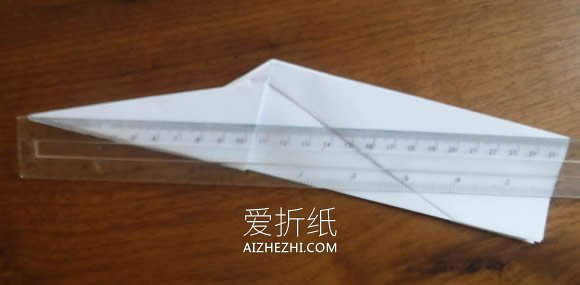 怎么折纸飞得又快又稳的纸飞机的折法步骤图- www.aizhezhi.com