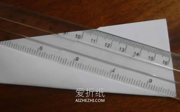 怎么折纸飞得又快又稳的纸飞机的折法步骤图- www.aizhezhi.com