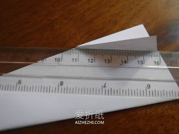 怎么折纸飞得又快又稳的纸飞机的折法步骤图- www.aizhezhi.com