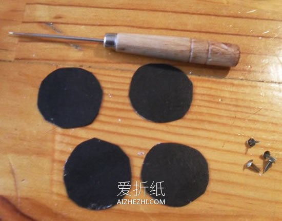 怎么用卫生纸芯手工制作小赛车的方法教程- www.aizhezhi.com