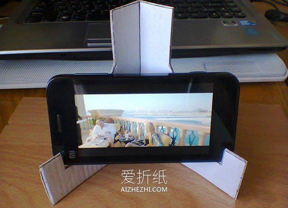 怎么用硬纸板手工制作手机支架的教程- www.aizhezhi.com