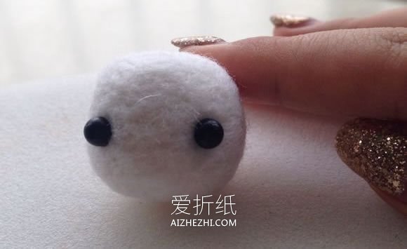 怎么做超萌羊毛毡兔子的手工图解教程- www.aizhezhi.com