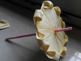 怎么简单折纸小花伞的折法图解教程