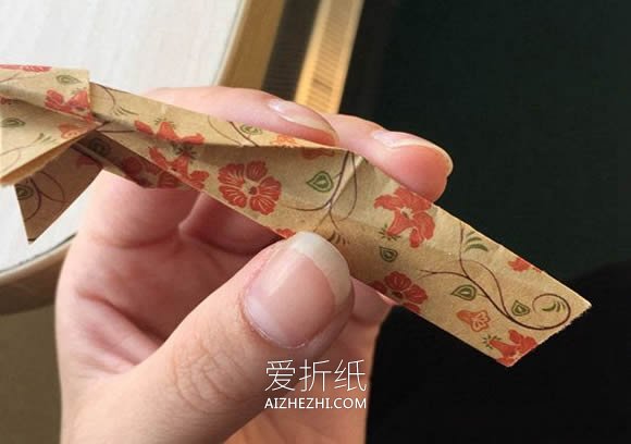 怎么手工折纸逼真又漂亮金鱼的折法图解- www.aizhezhi.com