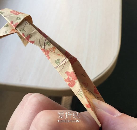 怎么手工折纸逼真又漂亮金鱼的折法图解- www.aizhezhi.com