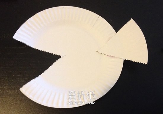 纸盘和蛋糕纸怎么废物利用 手工制作小鱼方法- www.aizhezhi.com