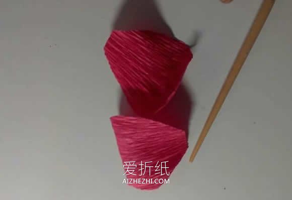 怎么用皱纹纸做香槟玫瑰花的手工图解教程- www.aizhezhi.com