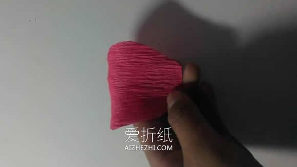 怎么用皱纹纸做香槟玫瑰花的手工图解教程- www.aizhezhi.com