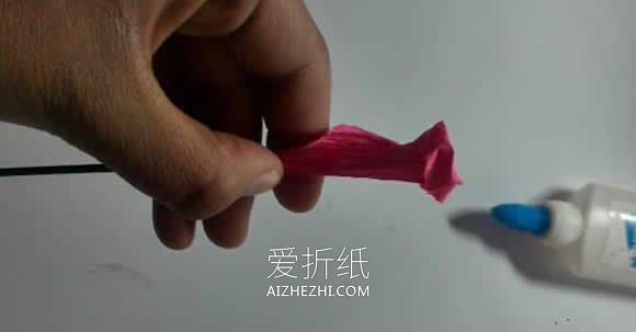 怎么用皱纹纸做香槟玫瑰花的手工图解教程- www.aizhezhi.com