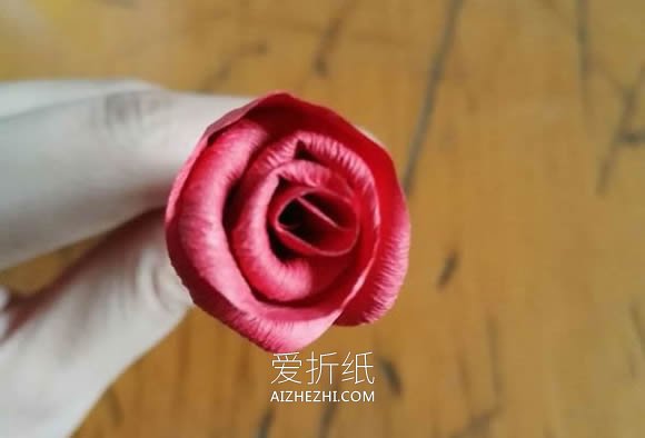 怎么做手揉纸玫瑰花的手工制作图解教程- www.aizhezhi.com