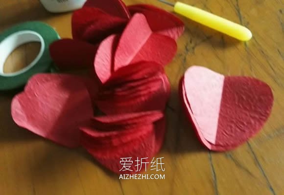 怎么做手揉纸玫瑰花的手工制作图解教程- www.aizhezhi.com