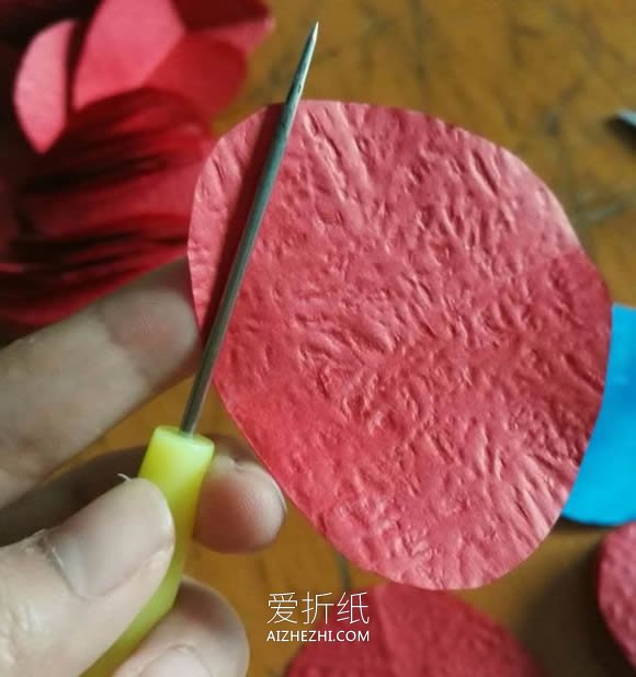 怎么做手揉纸玫瑰花的手工制作图解教程- www.aizhezhi.com