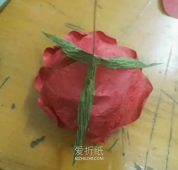 怎么做手揉纸玫瑰花的手工制作图解教程- www.aizhezhi.com