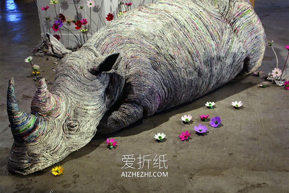 旧报纸变废为宝 手工制作逼真动物雕塑图片- www.aizhezhi.com