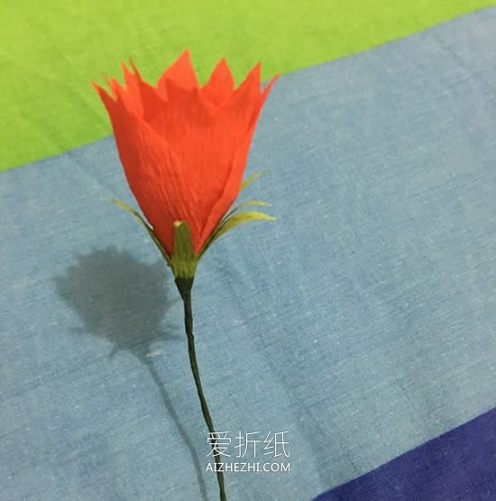 怎么简单做红色皱纹纸花朵的方法步骤- www.aizhezhi.com