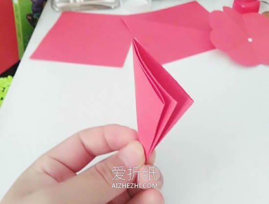 怎么手工做彩纸玫瑰花的制作过程图解- www.aizhezhi.com