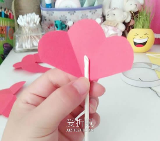 怎么手工做彩纸玫瑰花的制作过程图解- www.aizhezhi.com